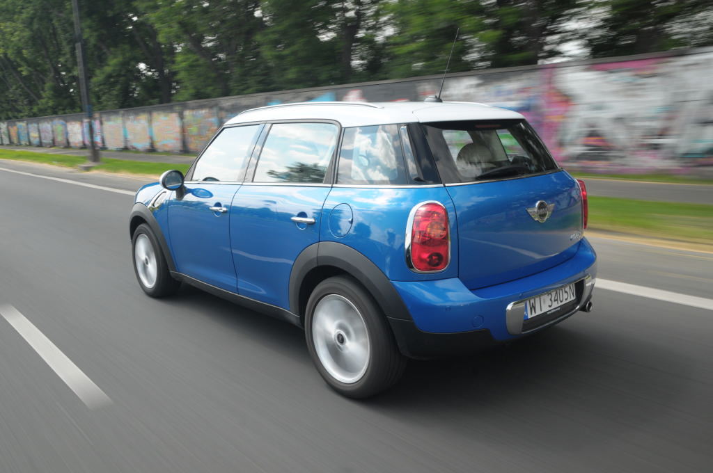 Nissan micra vs. mini cooper #5