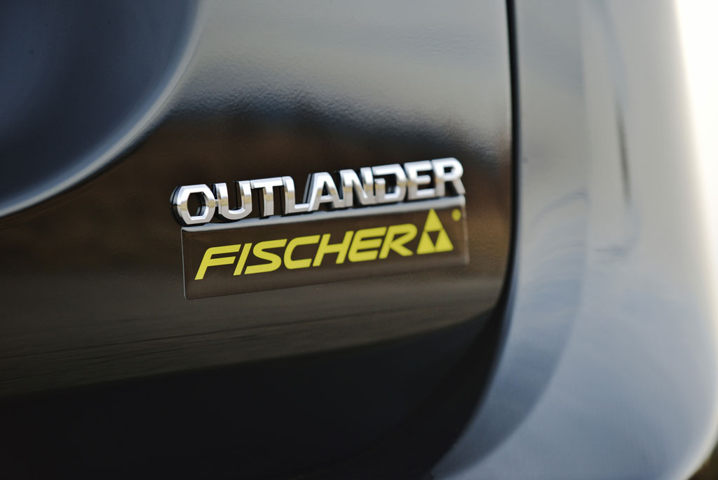 Mitsubishi Outlander Fischer z topowymi nartami w